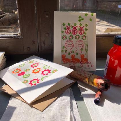 Mit freundlichen Grüßen: Die Alternative zu SMS & Co. Eine textile Grußkarte.