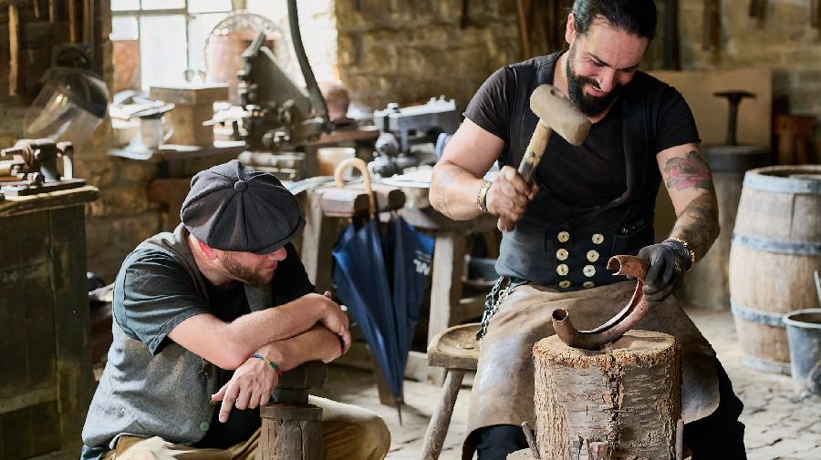 20250723_Schmiedeprojekt_Fussringe_Herne_Grothusmann (64).jpg