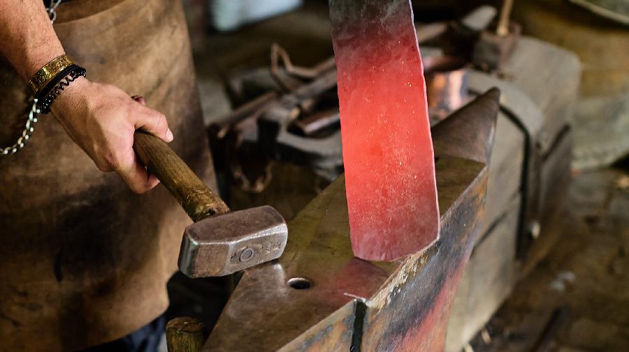 20250723_Schmiedeprojekt_Fussringe_Herne_Grothusmann (9).jpg