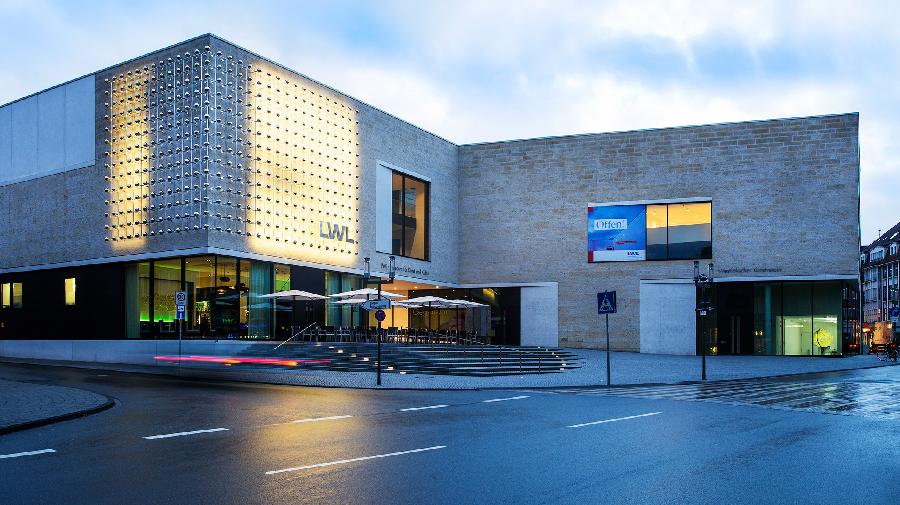 Das Museum bei Nacht.