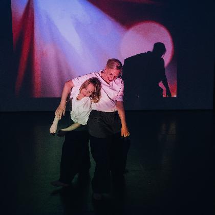 Theatrale Tanzperformance: Das Ende der Ewigkeit