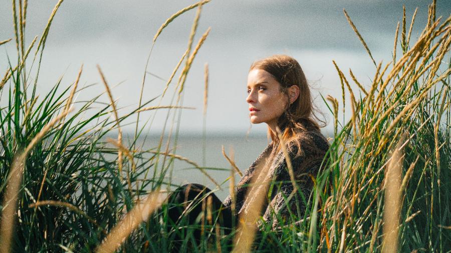 Ein Foto der Komponistin und Pianistin Eydís Evensen 