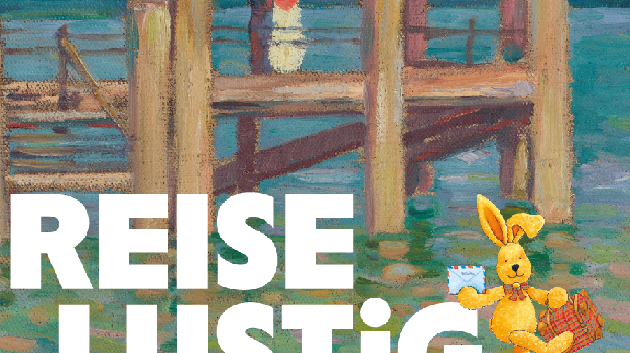 Felix der Hase mit dem Reiselustig-Schriftzug vor einem Steg im Wasser.