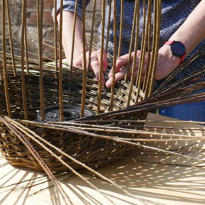 Regelrecht verflochten. Skulpturen aus Weiden