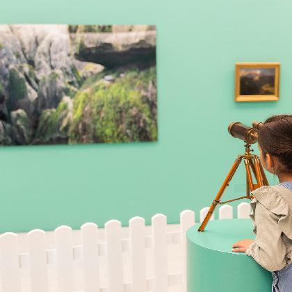 Familientouren mit dem Mitmachheft durch die Ausstellung Reiselustig