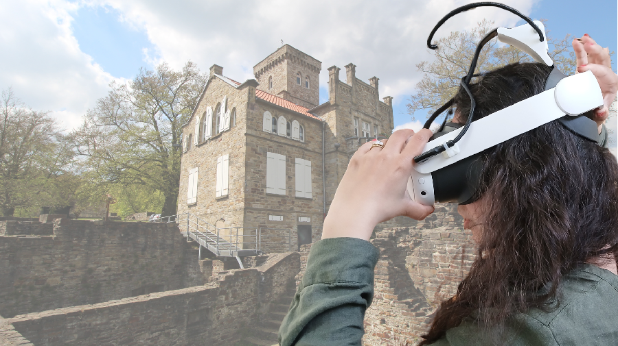 Person mit VR-Brille vor einer Burg