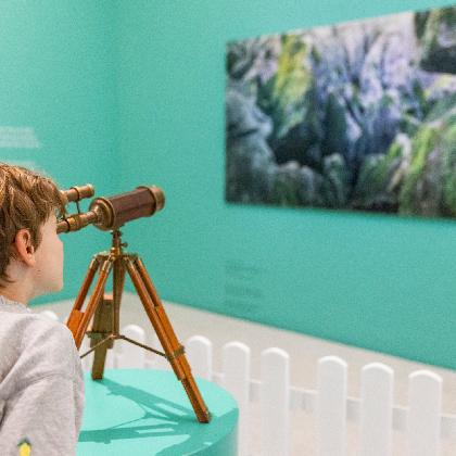 Familientouren mit dem Mitmachheft durch die Ausstellung Reiselustig