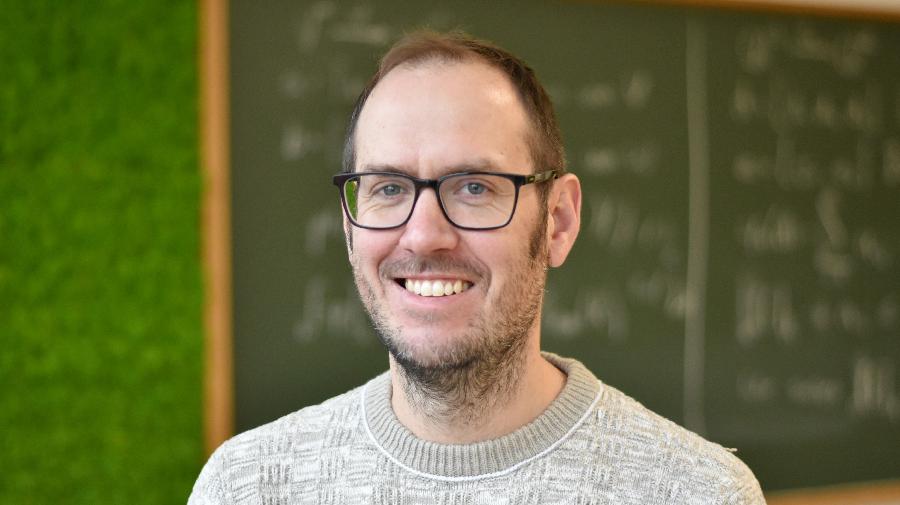 Portarit von Prof. Dr. Christian Seis.
