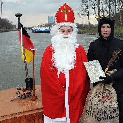 Nikolaus kommt mit dem Schiff