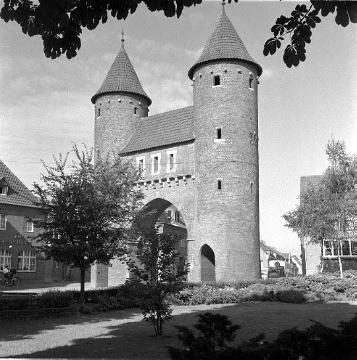 Wahrzeichen der Stadt: Das Lüdinghauser Tor, Teil der mittelalterlichen Stadtbefestigung, Mittelteil von 1908