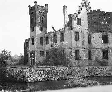 Ruine der Wasserburg Haus Wilbringen, Haupthaus, seit 1918 verfallen, Aufnahme um 1930?