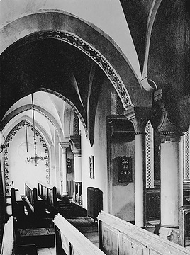 Kreuzgratgewölbe und Rundbogenarkaden in der ev. Pfarrkirche (ehem. Stiftskirche St. Marien)