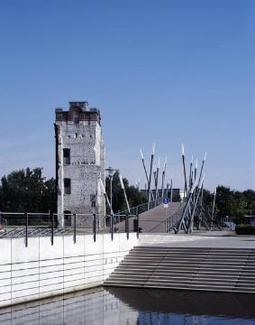 Kletterturm auf dem Gelände der Landesgartenschau 2003, ehemaliger Treppenturm der Spinnerei M. van Delden, erbaut 1895