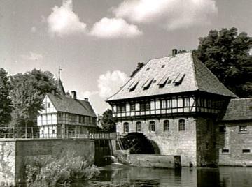 Wassermühle an der Aa mit Blick auf das Torhaus von Schloss Steinfurt (Burgsteinfurt)