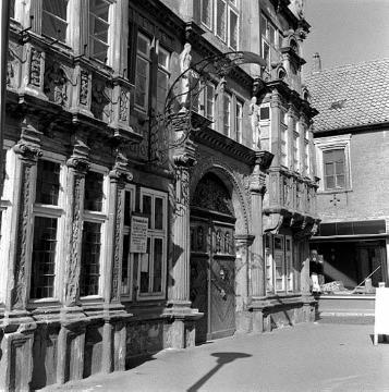 Heimatmuseum Hexenbürgermeisterhaus, Gebäudepartie mit Portal - erbaut 1571, Weserrenaissance