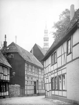 Soest, Fachwerkhäuser in der Rosenstraße Höhe Haus Nr. 6 (links), undatiert, um 1930?