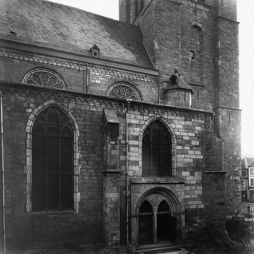 St. Reinoldi-Kirche, Bogen- und Rosettenfenster in der Nordfassade