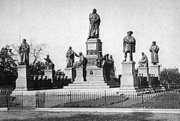 Das Martin-Luther-Denkmal von Ernst Rietschel, Worms, undatiert, um 1930?