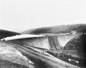 Staumauer der Oestertalsperre bei Himmelmert (erbaut 1904-1906, Entwurf Otto Intze)