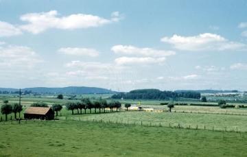 Landschaft mit Weideflächen im Wesertal bei Erder