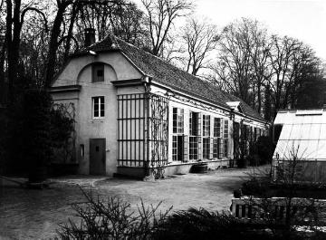 Botanischer Garten, Schlosspark, 1933: Klassizistische Orangerie, errichtet 1840 - Entstehung der Gartenanlage 1803-1815 auf Initiative des Freiherrn vom Stein