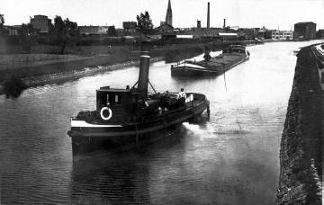 Schlepperverband auf dem Dortmund-Ems-Kanal Höhe Hafenviertel, um 1920?