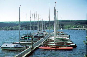Möhnesee: Anlegestelle für Segelboote