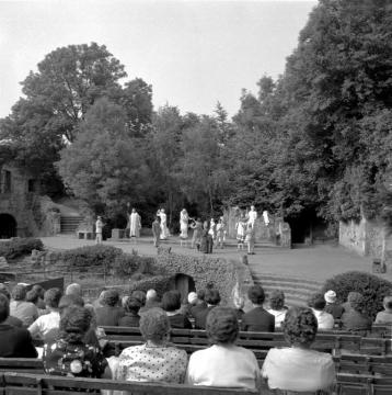 Theateraufführung der Freilichtbühne im äusseren Burghof der ehemaligen Tecklenburg