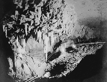 Tropfsteingebilde "Kegelgrotte" in der Heinrichshöhle bei Sundwig