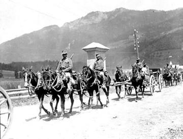 Kavallerie im Ersten Weltkrieg - Kärnten/Österreich um 1916: Munitionskolonne der österreichisch-ungarischen Armee