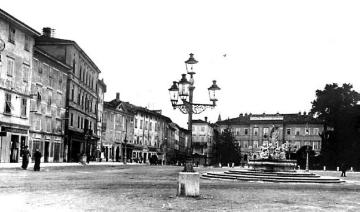 Kriegsschauplatz Isonzo (Isonzoschlachten) um 1917: Marktplatz der Stadt Görz (Österreich-Ungarn, ab 1918 Gorizia, Italien)