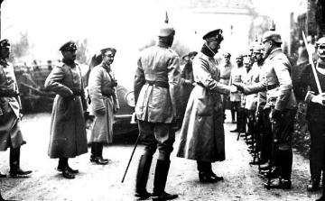 Erster Weltkrieg: Kronprinz Wilhelm, Sohn Wilhelms II., bei einem Besuch bayerischer Truppenteile [Deutschland?]