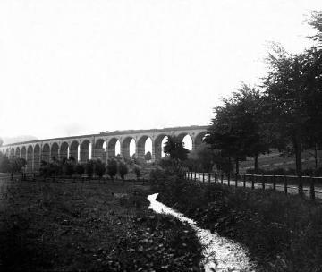 Eisenbahnbrücke im Eggegebirge