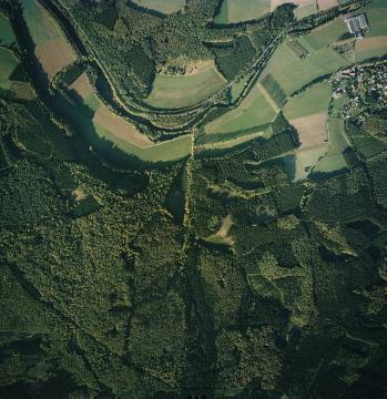 Die Möhne westlich von Günne bis zur Gemeinedegrenze zu Ense, südlich der Möhne die Ortschaft Möhnesee-Brüningsen und die Günner Mark (zum Arnsberger Wald gehörig)