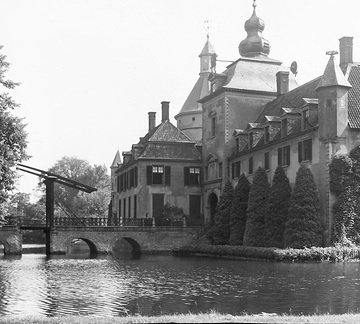 Schloss Anholt mit Zugbrücke, um 1930?