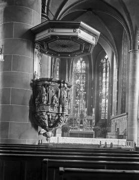 Pfarrkirche St. Johannes Baptist: Barocke Kanzel mit Blick in den Chor