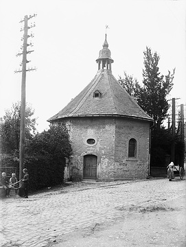 St.-Georg-Kapelle in Stromberg, Zentralbau mit achteckigem Grundriß, erbaut 1686 (heute Totenkapelle), Ansicht um 1930?