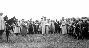 Paul von Hindenburg (1847-1934) als General (1903-1911) bei einer Manöverkritik 1903, später Generalfeldmarschall der kaiserlichen Armee und 1925-1934 Reichspräsident der Weimarer Republik