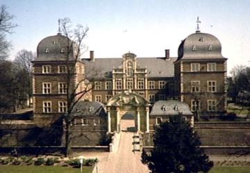 Schloss Ahaus, Toranlage und Hauptfront in der Gesamtansicht