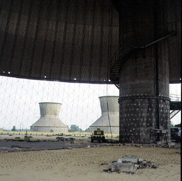 Sprengvorbereitung am Trockenkühlturm des THTR-300 (Thorium-Hoch-Temperatur-Reaktor) der VEW (Vereinigte Elektrizitätswerke Westfalen)