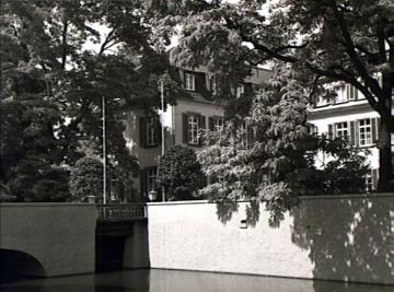 Haus Berge, hofseitige Gräftenbrücke - Herrenhaus erbaut im 16. Jh., seit 1954 Hotelrestaurant