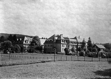Ehem. Stift Keppel, 1239-1811, als Prämonstratenserinnenkloster gegründet, ab 1871 Mädcheninternat, später Gymnasium (Aufnahme um 1920?)