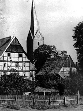 Fachwerkhäuser an der Kirche von Mengeringhausen