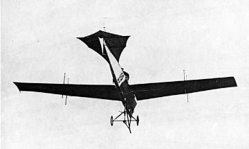 Motorisierter Eindecker des Piloten Latham im Flug, undatiert, um 1909?