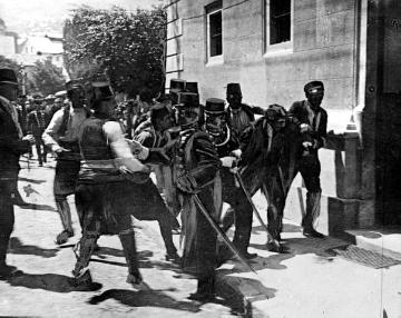 Gemälde - Beginn des Ersten Weltkrieges: Festnahme des Attentäters Gavrilo Princip nach der Ermordung des habsburgischen Thronfolgers Erzherzog Franz Ferdinand in Sarajewo 1914