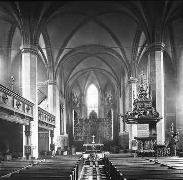 St. Petri-Kirche: Innenansicht mit Antwerpener Schnitzalter, 30 Bildfelder mit 633 Figuren, Werkstatt Meister Gielesz (Gilles), vollendet 1521