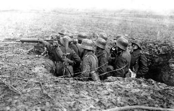 Kriegsschauplatz Frankreich 1917: Deutsche Maschinengewehrstellung