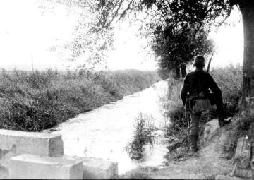 Kriegsschauplatz Frankreich 1917: Deutsche Wachposten an der Scarpe