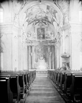 Die ehemalige Jesuitenkirche Maria Immaculata: Blick durch den Mittelgang