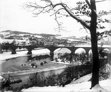 Ruhrtal mit Eisenbahnviadukt unterhalb des Helenenberges, um 1930?